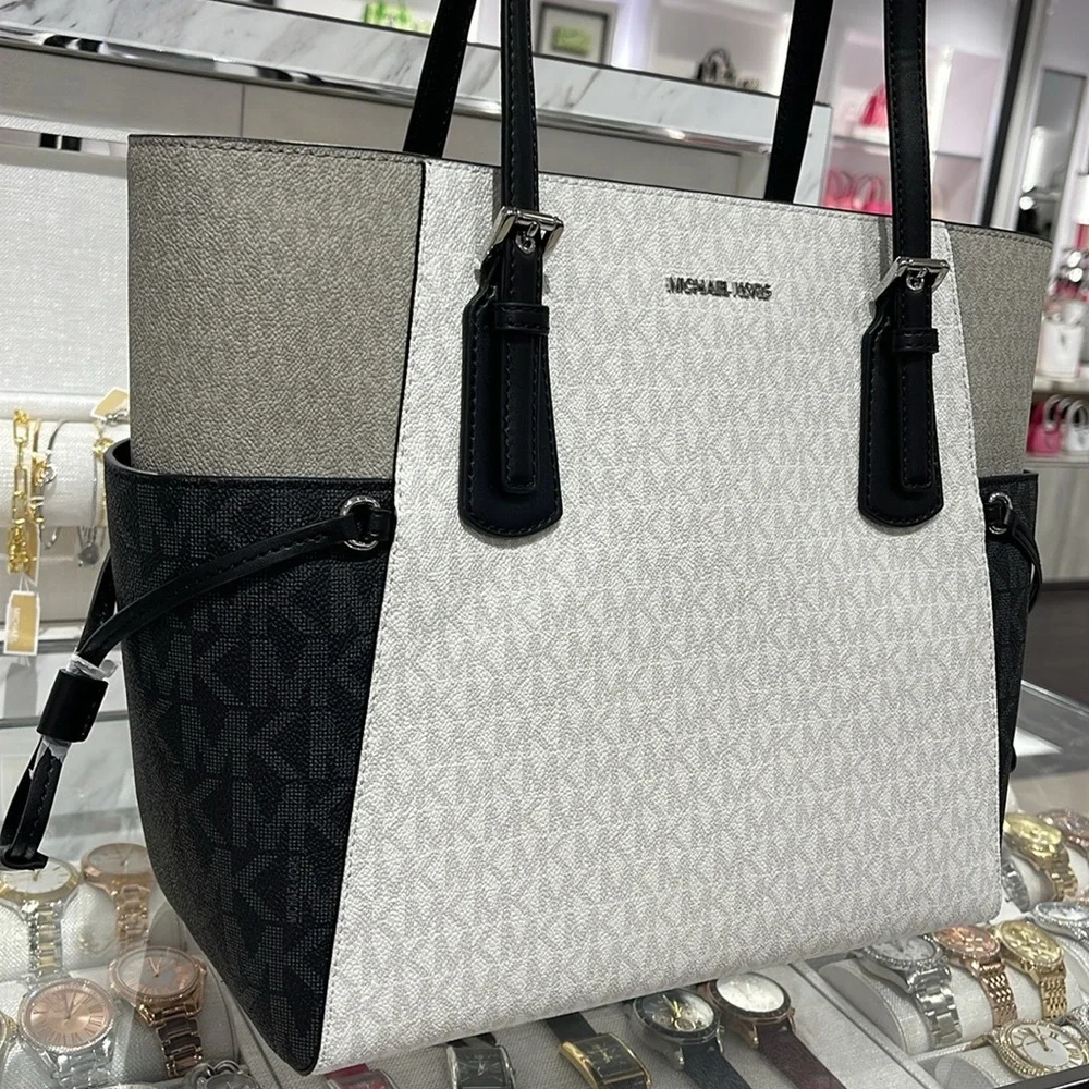 Michael Kors Voyager Large Color-Block Signature Logo Tote Bag
Optic White Mult - Picture 14 of 16
